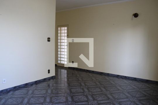 Sala de casa à venda com 4 quartos, 260m² em Vila Industrial , Campinas