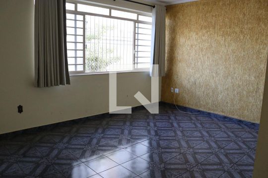 Casa à venda com 4 quartos, 260m² em Vila Industrial , Campinas