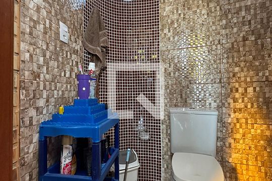 Banheiro  de casa para alugar com 1 quarto, 120m² em São José, Canoas