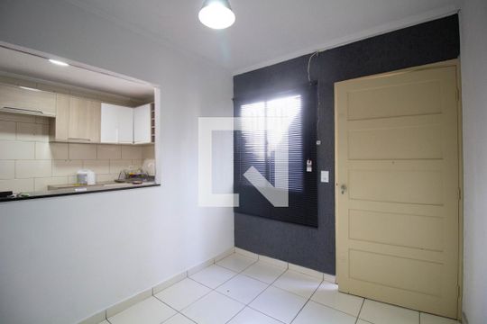 Apartamento à venda com 2 quartos, 48m² em Conjunto Residencial José Bonifácio, São Paulo