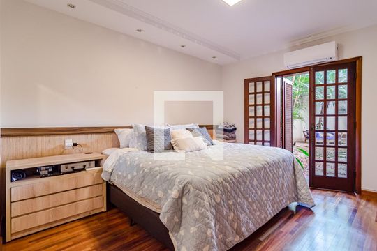 Suíte de casa à venda com 4 quartos, 350m² em Vila Ida, São Paulo