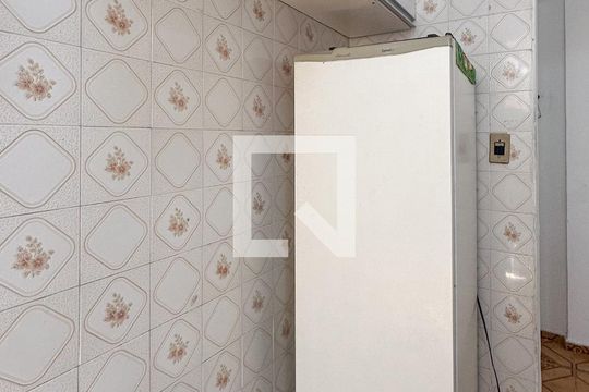 Cozinha de apartamento para alugar com 1 quarto, 50m² em Jardim Las Palmas, Guarujá