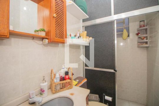 Banheiro de apartamento à venda com 2 quartos, 46m² em Rubem Berta, Porto Alegre