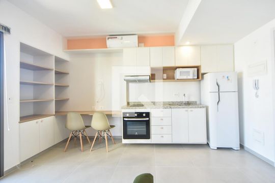 Sala  de kitnet/studio para alugar com 1 quarto, 28m² em Vila Congonhas, São Paulo