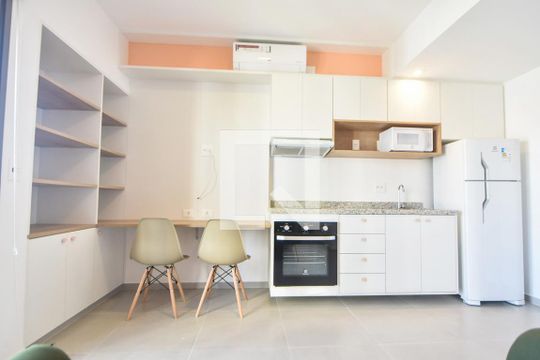 Sala  de kitnet/studio para alugar com 1 quarto, 28m² em Vila Congonhas, São Paulo