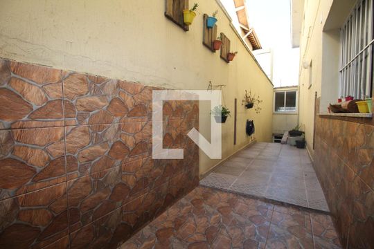 Quintal de casa à venda com 4 quartos, 227m² em Vila Isolina Mazzei, São Paulo