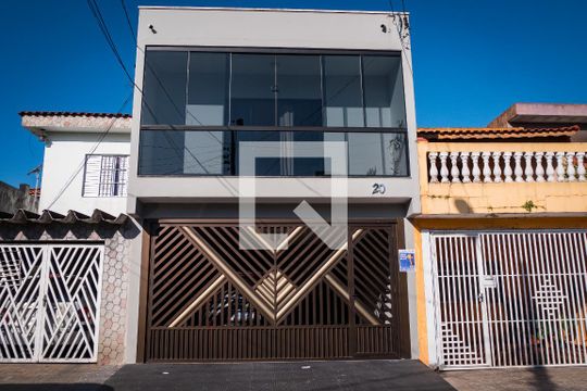 Fachada de casa à venda com 3 quartos, 165m² em Parque Capuava, Santo André