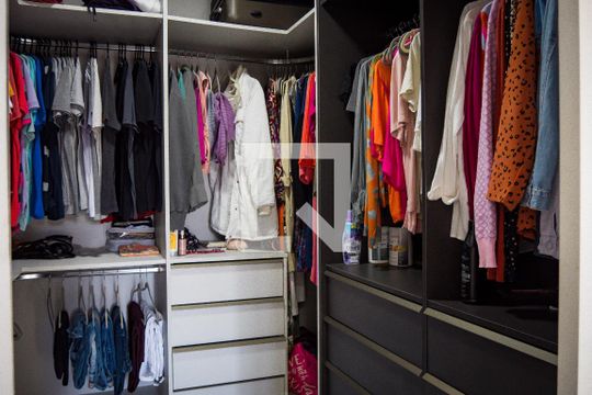 Closet de casa à venda com 3 quartos, 165m² em Parque Capuava, Santo André
