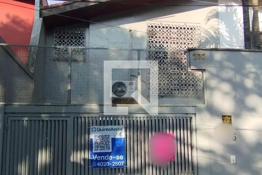 Fachada de casa à venda com 3 quartos, 235m² em Jardim Prudência, São Paulo
