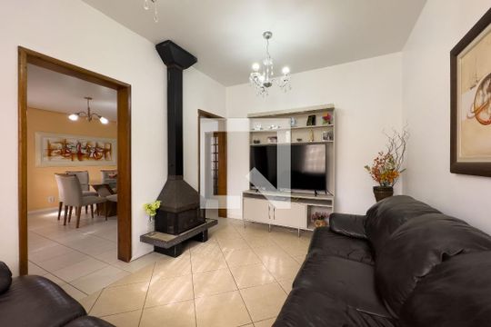 Casa à venda com 4 quartos, 190m² em Cavalhada, Porto Alegre