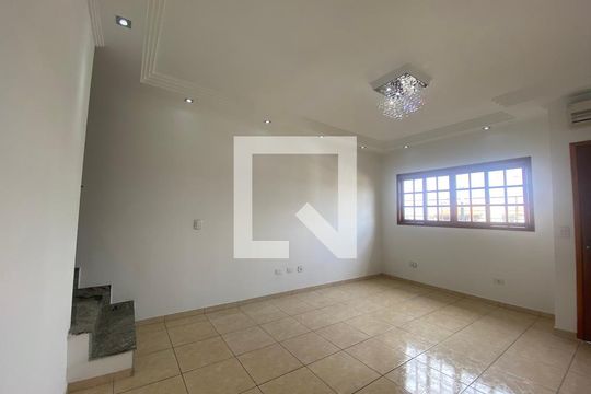 Casa para alugar com 3 quartos, 180m² em Jardim Lisboa, São Paulo