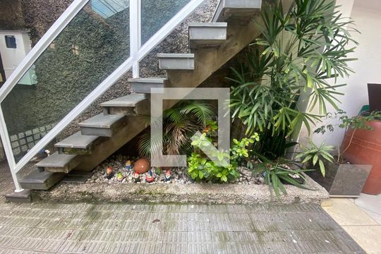 Garagem de casa à venda com 3 quartos, 180m² em Jardim Lisboa, São Paulo