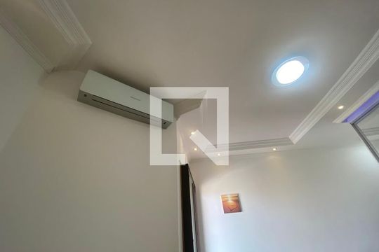 Suíte de casa para alugar com 3 quartos, 180m² em Jardim Lisboa, São Paulo