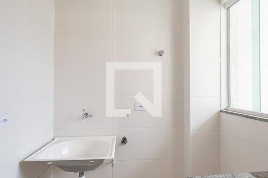 Sala e cozinha de apartamento à venda com 2 quartos, 45m² em Vila Esperança, São Paulo