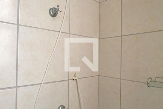Banheiro de apartamento à venda com 2 quartos, 45m² em Centro Histórico, Porto Alegre
