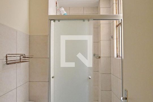 Banheiro de apartamento à venda com 2 quartos, 45m² em Centro Histórico, Porto Alegre