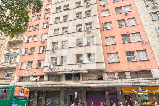 Fachada de apartamento à venda com 2 quartos, 45m² em Centro Histórico, Porto Alegre