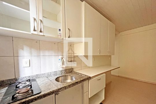 Sala/Cozinha de apartamento à venda com 2 quartos, 45m² em Centro Histórico, Porto Alegre