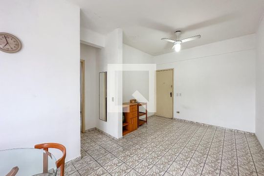 Sala de apartamento para alugar com 1 quarto, 60m² em Balneario Cidade Atlantica, Guarujá