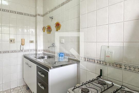 Cozinha de apartamento para alugar com 1 quarto, 60m² em Balneario Cidade Atlantica, Guarujá