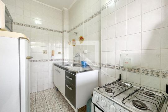 Cozinha de apartamento para alugar com 1 quarto, 60m² em Balneario Cidade Atlantica, Guarujá