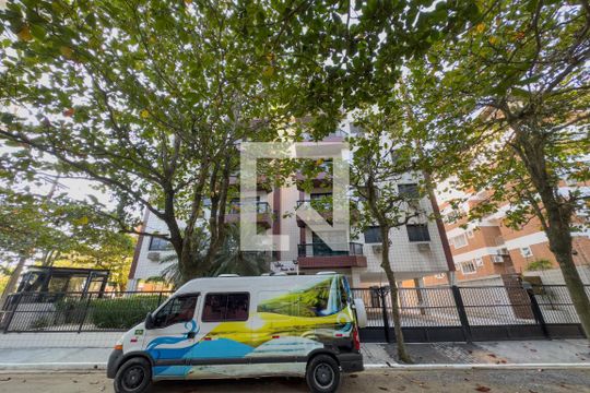 Fachada de apartamento para alugar com 3 quartos, 65m² em Tortuga, Guarujá