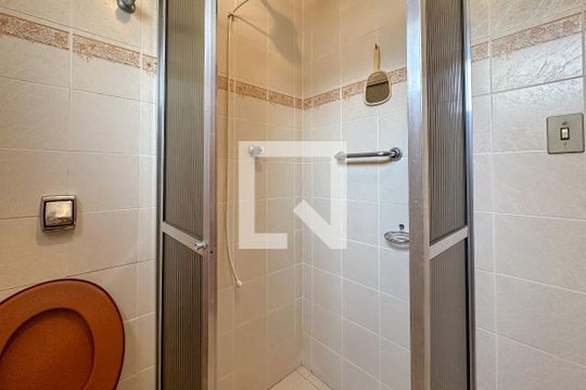 Banheiro 1 de apartamento para alugar com 3 quartos, 65m² em Tortuga, Guarujá