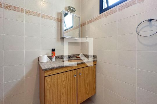 Banheiro 1 de apartamento para alugar com 3 quartos, 65m² em Tortuga, Guarujá