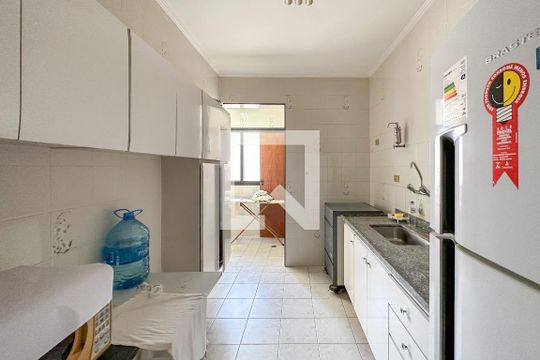 Cozinha de apartamento para alugar com 3 quartos, 65m² em Tortuga, Guarujá