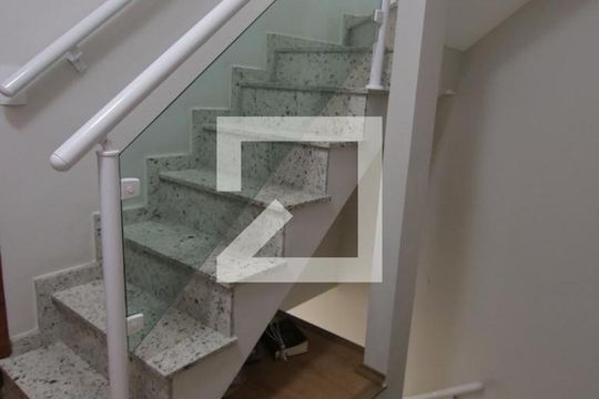 Escada de casa à venda com 2 quartos, 150m² em Vila Ré, São Paulo