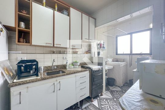 Cozinha de apartamento para alugar com 2 quartos, 125m² em Jardim Las Palmas, Guarujá