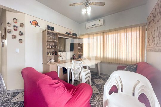 Apartamento para alugar com 2 quartos, 125m² em Jardim Las Palmas, Guarujá