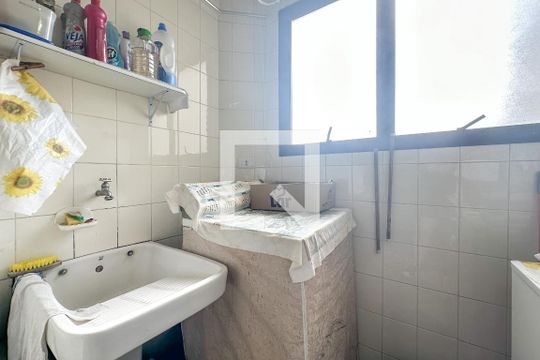 Área de Serviço de apartamento para alugar com 2 quartos, 125m² em Jardim Las Palmas, Guarujá