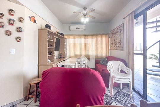 Sala de apartamento para alugar com 2 quartos, 125m² em Jardim Las Palmas, Guarujá