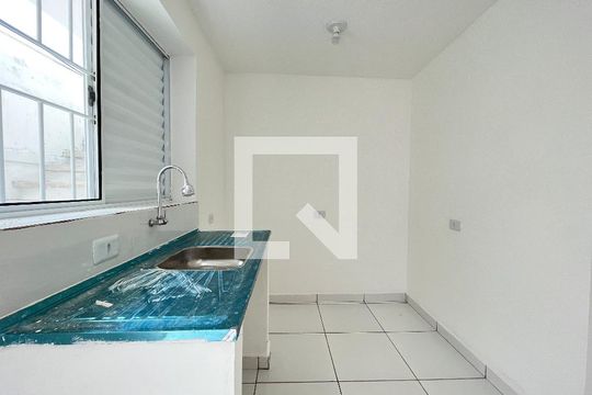 Cozinha  de kitnet/studio para alugar com 1 quarto, 18m² em Vila do Encontro, São Paulo