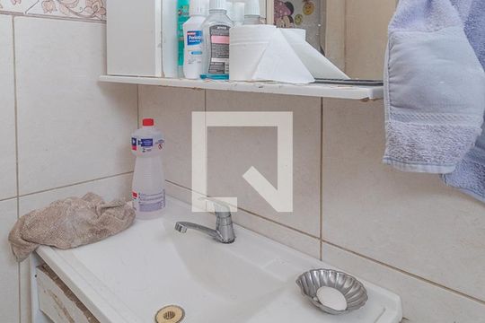 Banheiro de casa à venda com 3 quartos, 480m² em Morro Santana, Porto Alegre