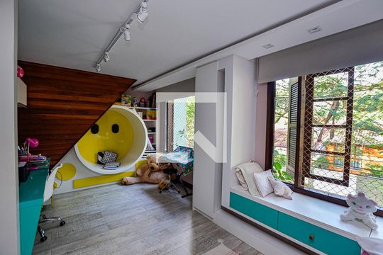 Suite de casa à venda com 4 quartos, 390m² em Vila Progresso, Niterói