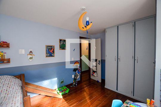 Quarto de casa à venda com 4 quartos, 390m² em Vila Progresso, Niterói