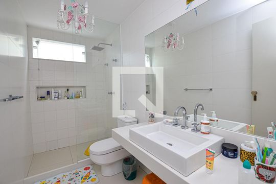 Banheiro da Suíte de casa à venda com 4 quartos, 390m² em Vila Progresso, Niterói