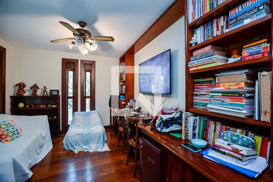 Sala de casa à venda com 4 quartos, 390m² em Vila Progresso, Niterói