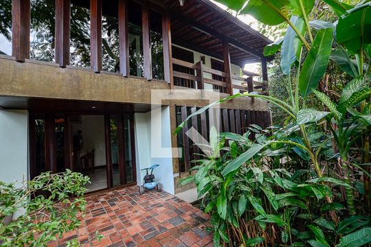 Área externa de casa para alugar com 4 quartos, 390m² em Vila Progresso, Niterói