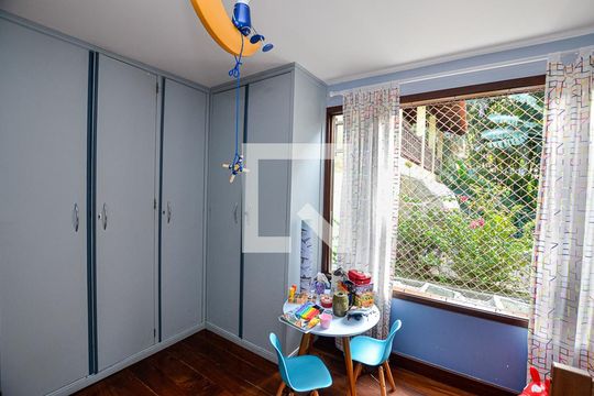 Quarto de casa à venda com 4 quartos, 390m² em Vila Progresso, Niterói