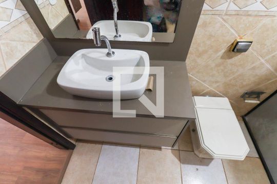 Banheiro Social de casa à venda com 4 quartos, 296m² em Hauer, Curitiba