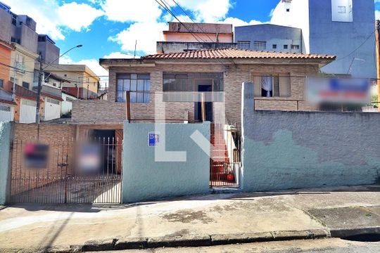 Fachada de casa à venda com 3 quartos, 312m² em Vila Camilopolis, Santo André