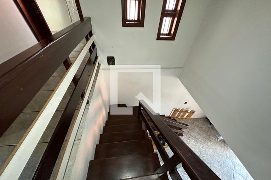 Escada  de casa à venda com 2 quartos, 209m² em Santo Afonso, Novo Hamburgo