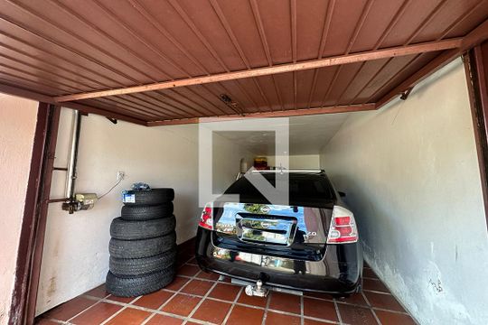 Garagem  de casa à venda com 2 quartos, 209m² em Santo Afonso, Novo Hamburgo