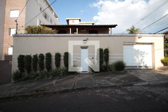 Fachada de casa à venda com 4 quartos, 493m² em Castelo, Belo Horizonte