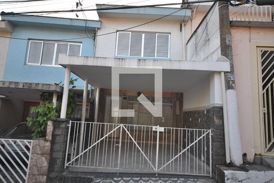 Fachada de casa para alugar com 2 quartos, 80m² em Carandiru, São Paulo