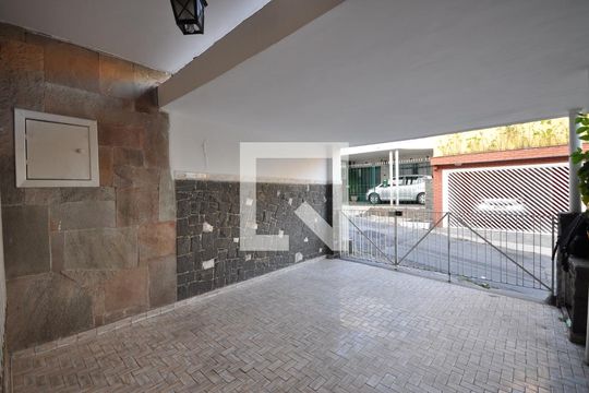 Garagem de casa para alugar com 2 quartos, 80m² em Carandiru, São Paulo