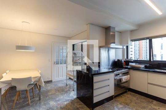 Cozinha  de apartamento à venda com 4 quartos, 300m² em Vila Mariana, São Paulo